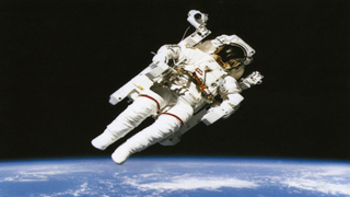 Diseñan un nuevo traje espacial que regresa automáticamente a la Estación Espacial si detecta alguna emergencia<em></em>